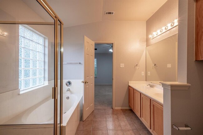 Building Photo - 15509 Miss Adrienne's Path