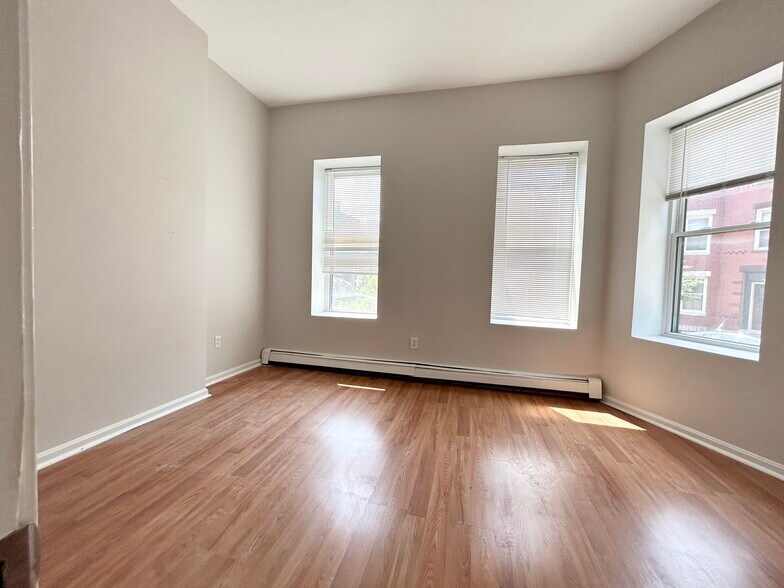 Building Photo - 65 Hammond St