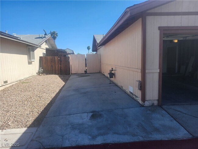 Building Photo - 4726 Madrigal Way