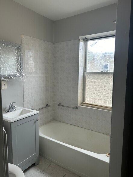 Bathroom - 3920 Coral St