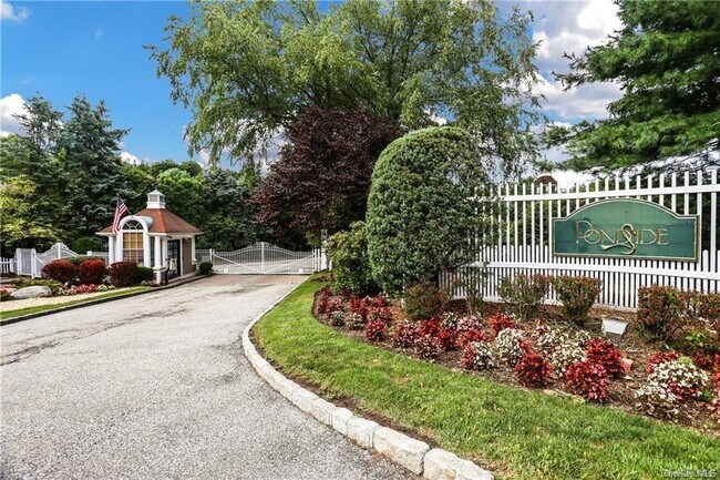 Building Photo - 611 Pondside Dr