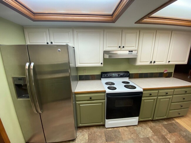 Building Photo - Wonderful Unfurnished 3 Bed 3 Bath Home ou...