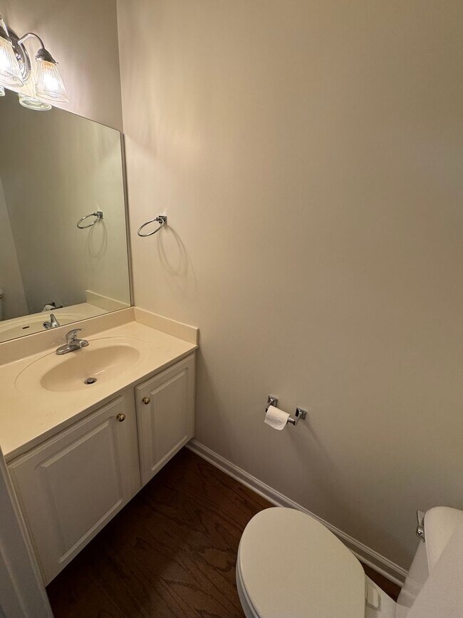Building Photo - Great Franklin Condo in Hardison Hills!