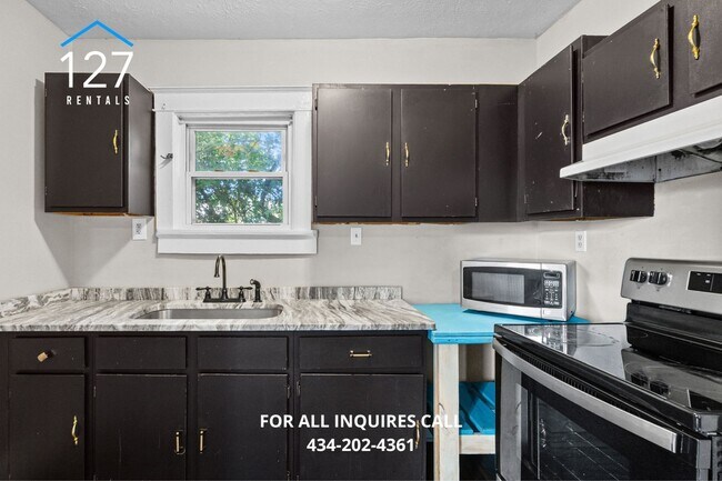 Building Photo - Lovely 3/1 located close on Historic Rivermont