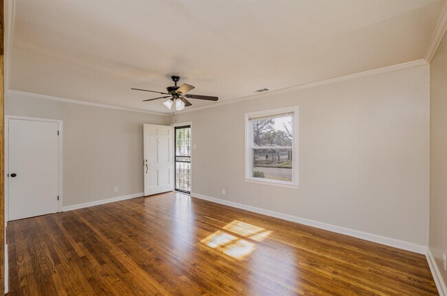 Building Photo - 3862 Kelly Cir E