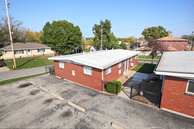 Building Photo - Lloyd Apartments