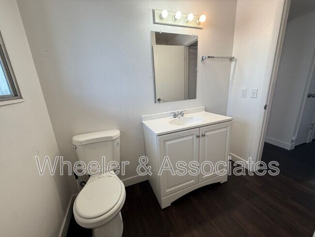 Building Photo - 546 E 450 S