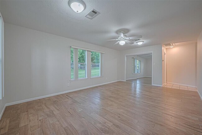 Building Photo - 1372 W Pine Lake Cir