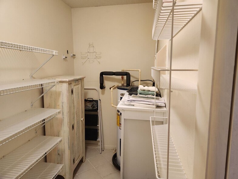 Pantry room off kitchen - 3546 Richwood Link