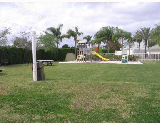 Building Photo - 2100 Greenview Shores Blvd