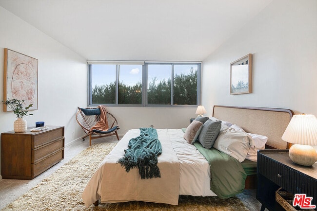 Building Photo - 8701 Delgany Ave