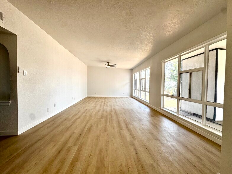Building Photo - 5102 Beals Dr