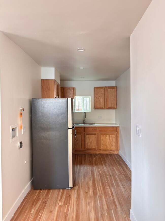 Building Photo - 1060 McFarland Ave