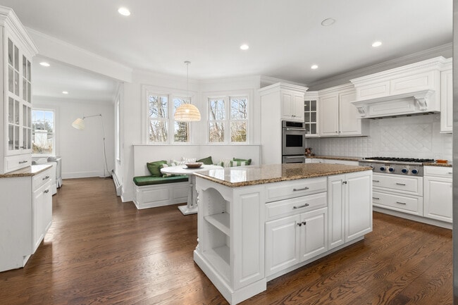 Building Photo - 29 Weston Hill Rd