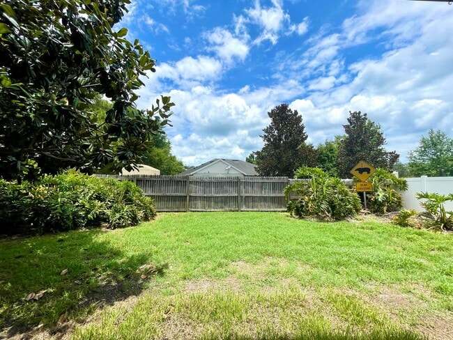 Building Photo - 3/2 ALAFAYA WOODS ADORABLE HOME in OVIEDO!