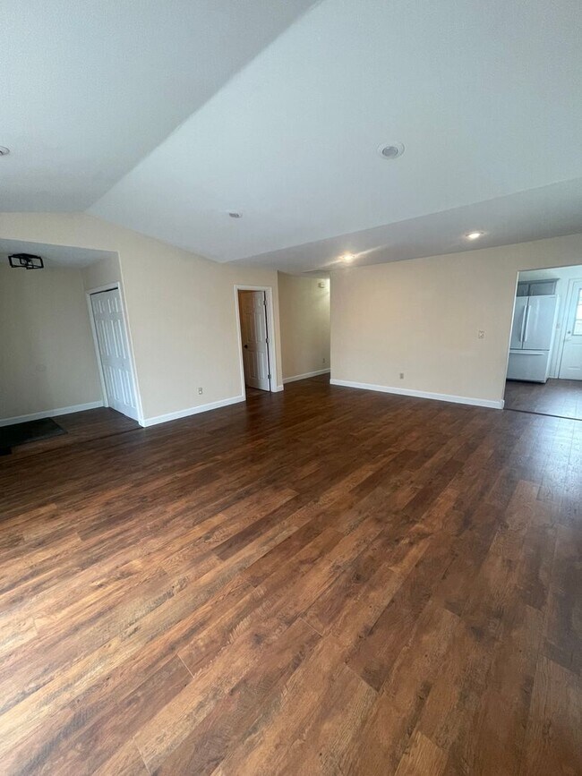 Building Photo - **MOVE IN SPECIAL!** Pet Friendly Charming 3 Bedroom Home with large office!