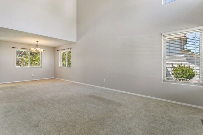 Building Photo - 8875 Aragon Dr