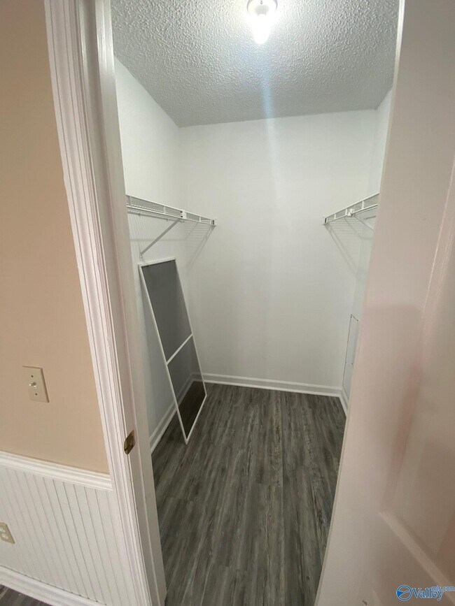 Building Photo - 523 Farmingdale Rd SE