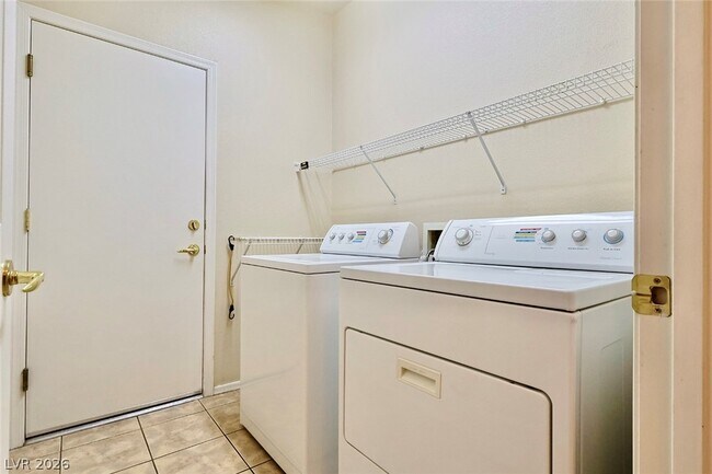Building Photo - 2876 Goldcreek St