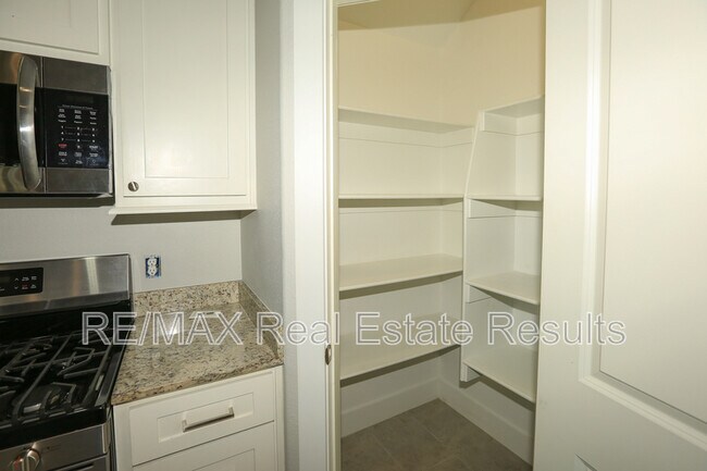 Building Photo - 2101 E Endura Pk Dr