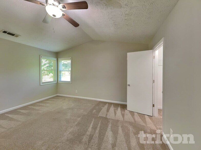 Building Photo - 811 Riverstone Ln