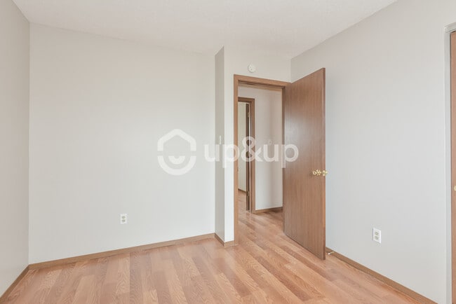 Building Photo - Fantastic 3bd/2ba home! Coming soon!