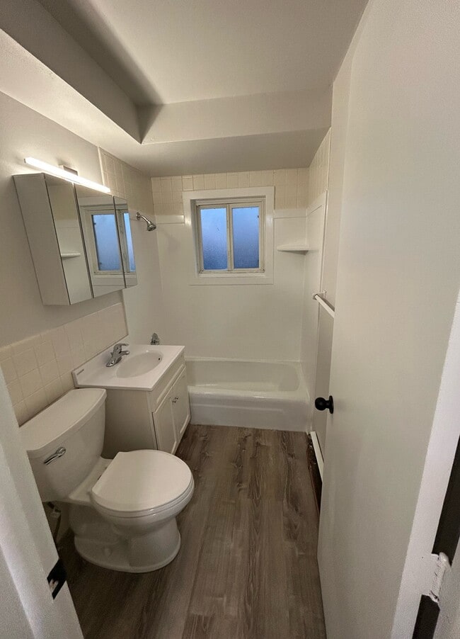 Building Photo - 1002 Main St