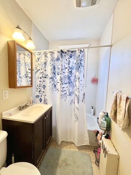 Building Photo - 58 Atkins St