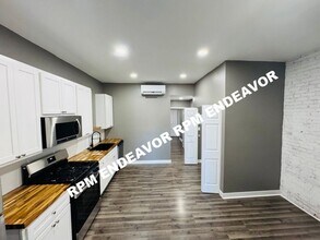 Building Photo - 3230 Pulaski St