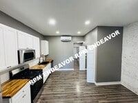 Building Photo - 3230 Pulaski St