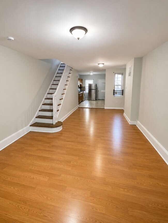 Building Photo - 3 Bedroom Home in Point Breeze