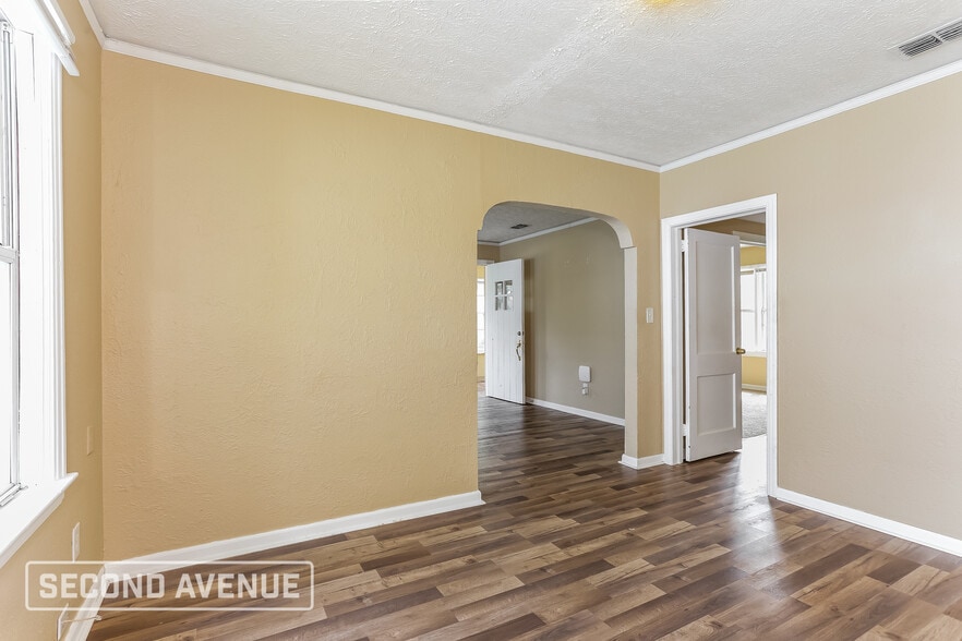 Building Photo - 7048 Alpine St