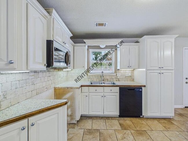 Building Photo - 29 Green Apple Dr