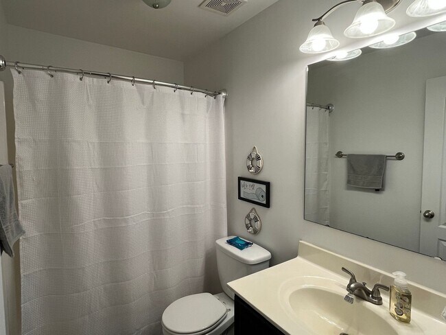 Building Photo - Spacious 3 Bed, 2 Bath Home in Westgate