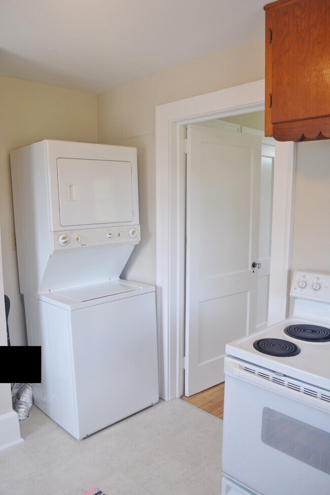 Building Photo - 2 Bedroom/1 Bathroom Brick Home, Lillingto...