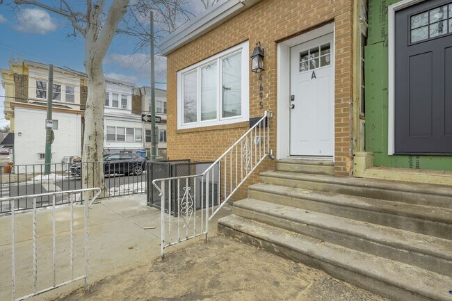 Building Photo - 4695 N 16th St