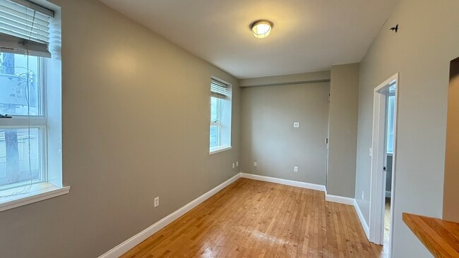 Building Photo - 312 Shirley St