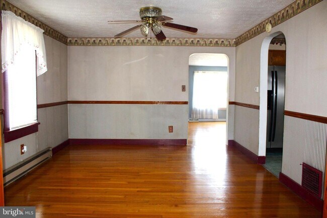 Building Photo - 13500 Country Ln NE