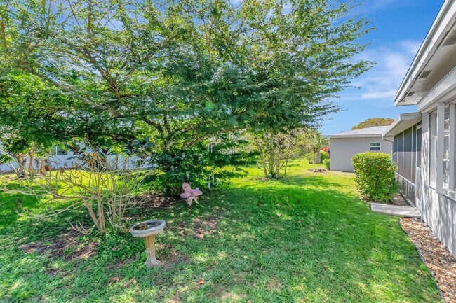 Building Photo - 14352 Amapola Dr