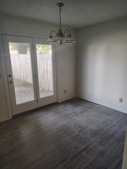 Building Photo - 2616 19th Ave W