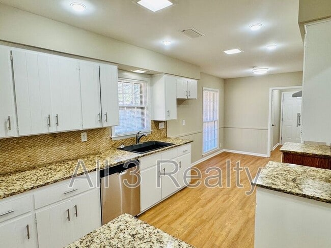 Building Photo - 3531 Edgefield Rd