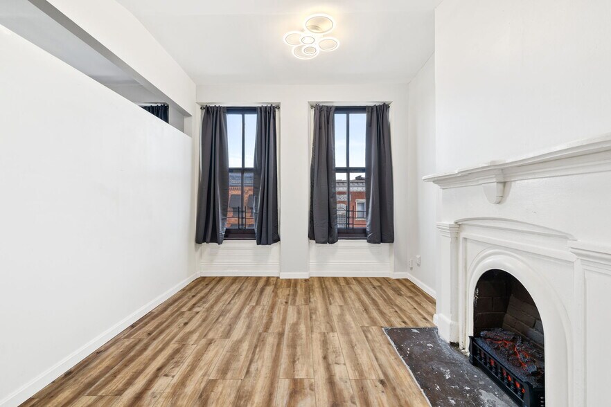 Building Photo - 2018 E Carson St