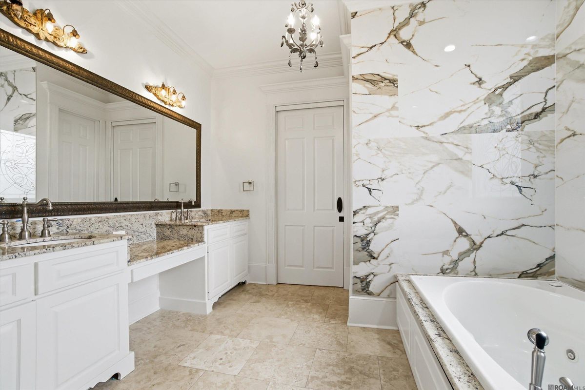 Building Photo - 926 Crown Alley