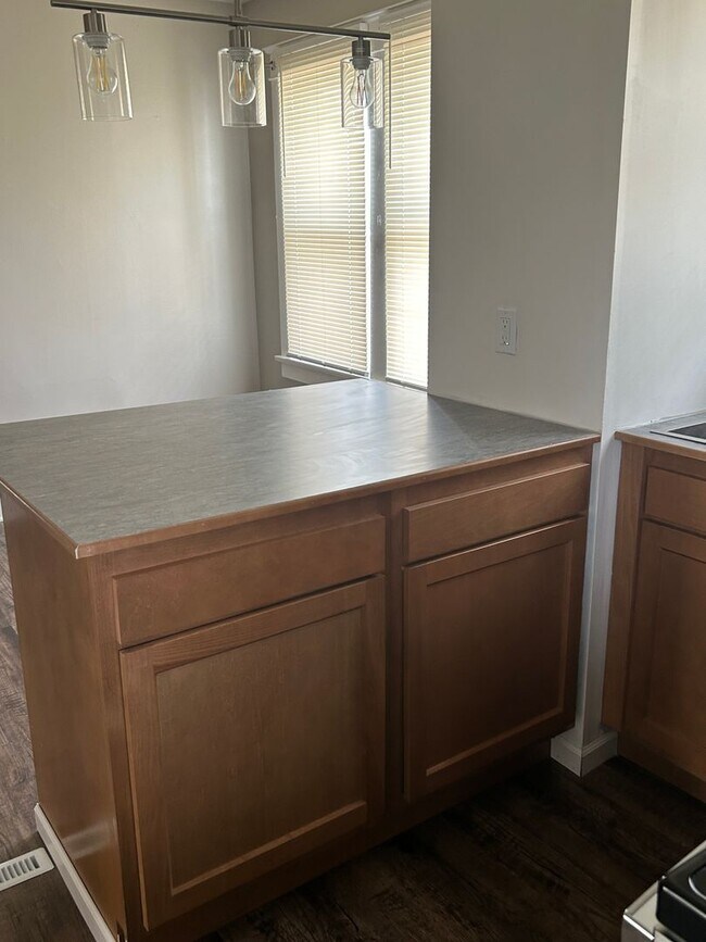 Building Photo - Updated 2/3 Bedroom Bedroom Austintown Home for Rent