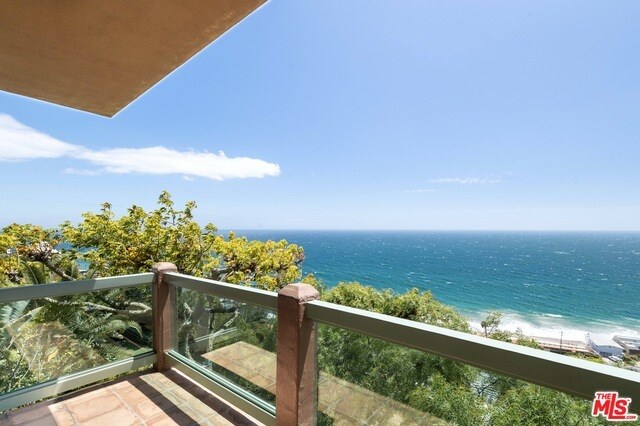 Building Photo - 3916 Rambla Orienta