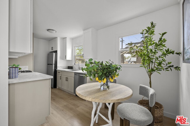 Building Photo - 1510 W 52nd St