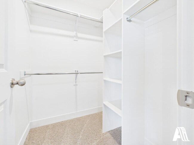 Building Photo - 447 E 650 N