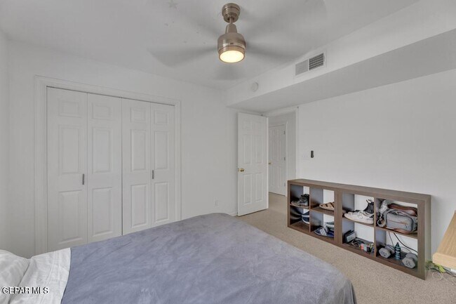 Building Photo - 1121 Regal Ridge Dr