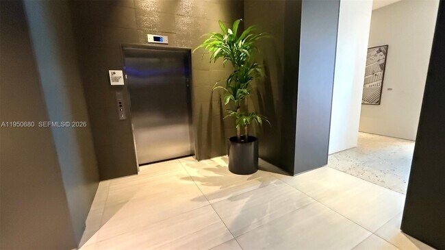 Building Photo - 460 NE 28th St