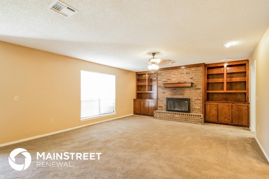 Building Photo - 10301 S Fairview Dr